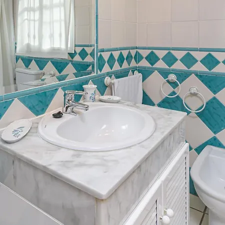 Wintowinrentals Very Close To The Beach, Pool & Free Parking Marbella