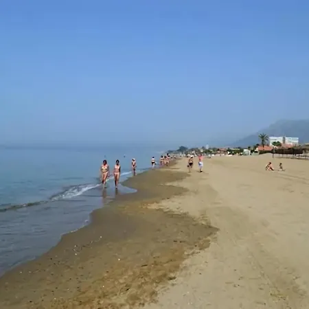 Holiday home Wintowinrentals Very Close To The Beach, Pool & Free Parking