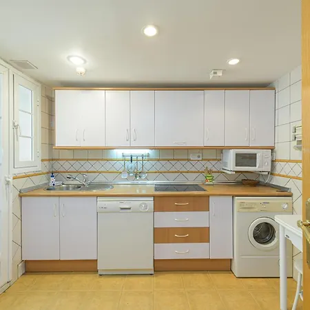 Holiday home Wintowinrentals Very Close To The Beach, Pool & Free Parking